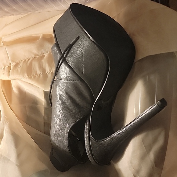 Shoes - Picture 3 of 3